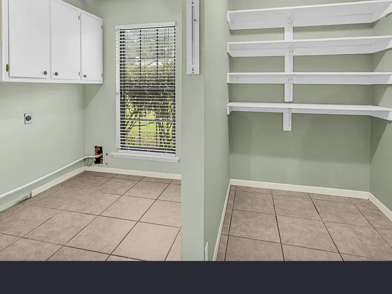 225 Denise Ln — Photo 6