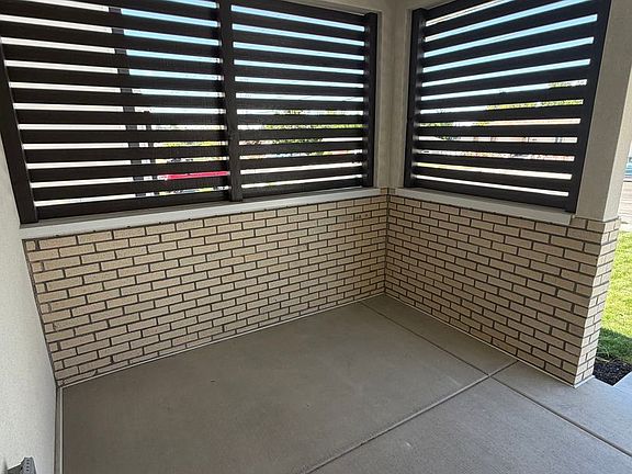 4th image of 909 W Bullion St