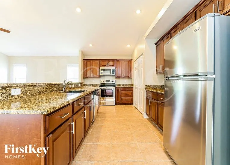 713 McKinley Ave — Photo 7