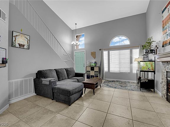 5th image of 511 Crumpler Pl