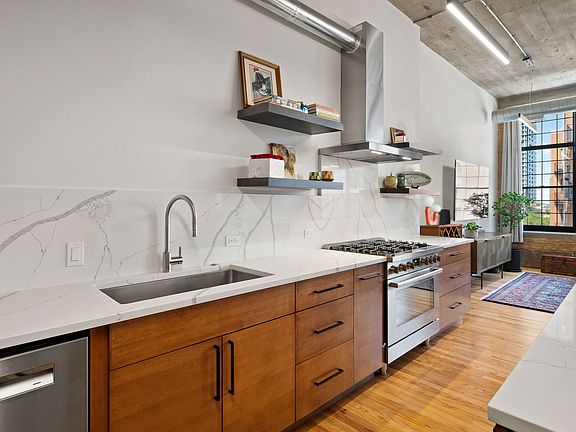 5th image of 17 N Loomis St APT 4D