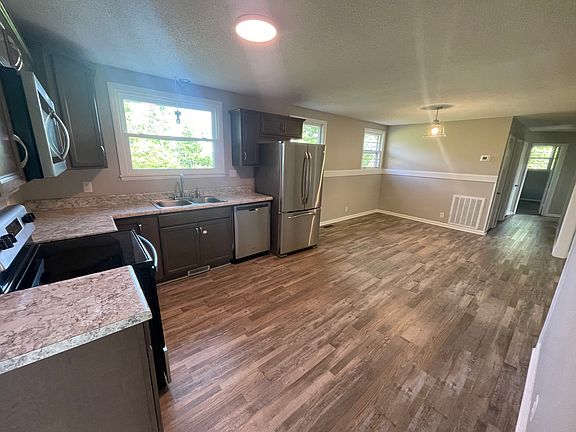 3rd image of 422 Burch Rd