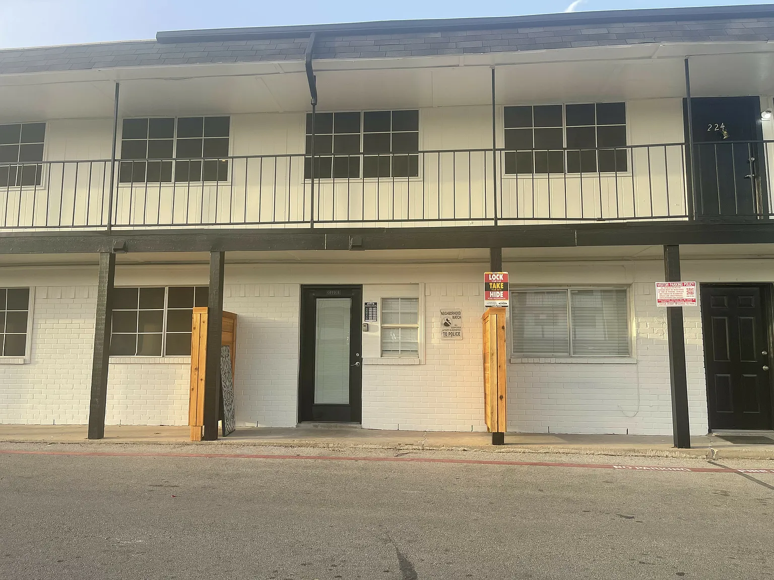 Villa Ladera Apartments — Photo 2