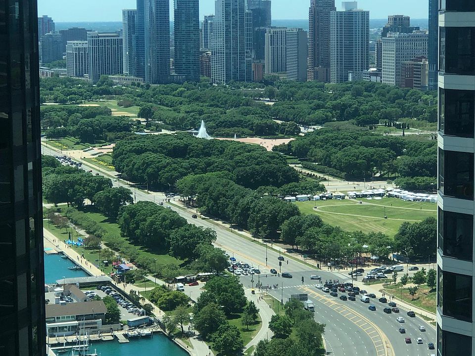View facing South of Skyline and Buckingham Fountain