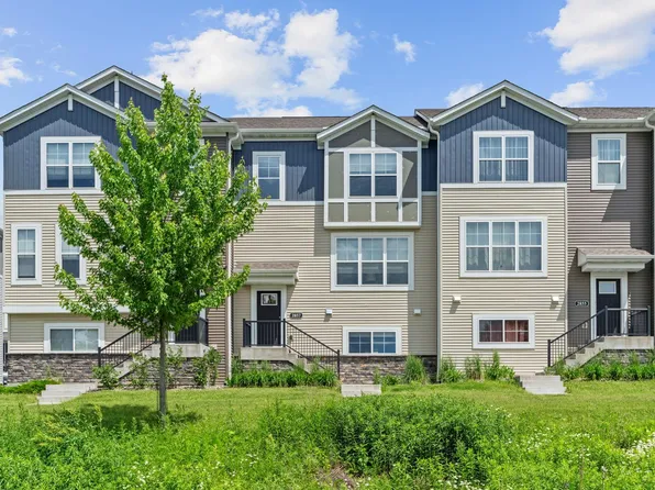 2857 Lexington Pl N, Roseville, MN 55113