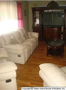 3rd image of 4 Clarence Pl