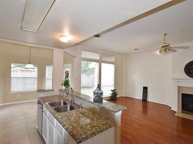 1210 Ivory Meadow Ln — Photo 9