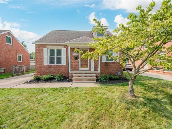22589 Macbeth Ave, Fairview Park, OH 44126