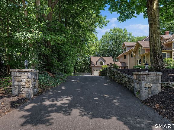 2nd image of 25 Clintonville Road