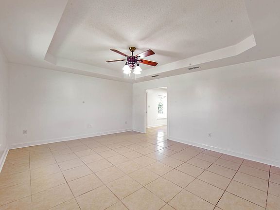 4th image of 223 Evelyn Ave