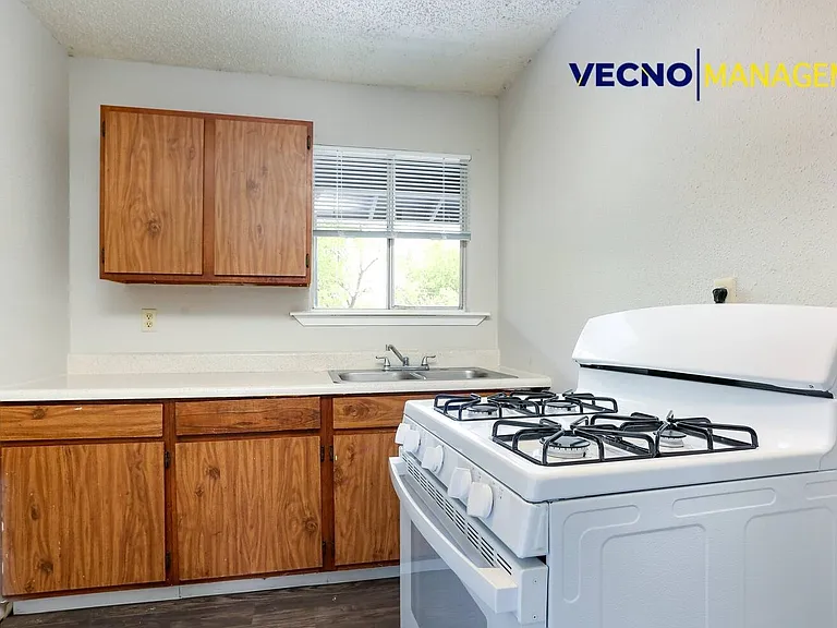 102 E Cheryl Dr #2 — Photo 2