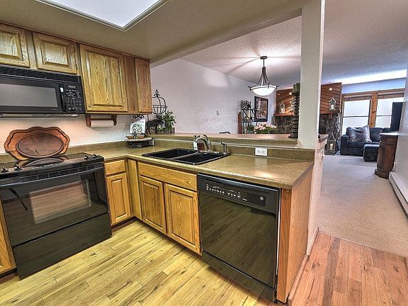 4th image of 145 Arapahoe Rd #502