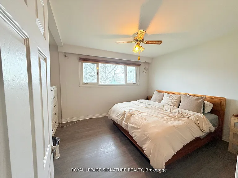 38 Burnhamthorpe Rd W — Photo 3