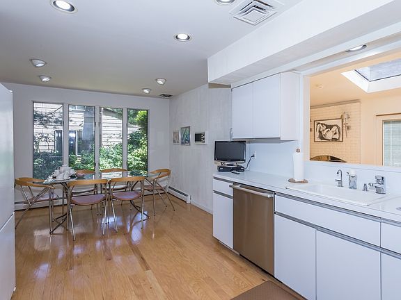 5th image of 21 Pickering Pl