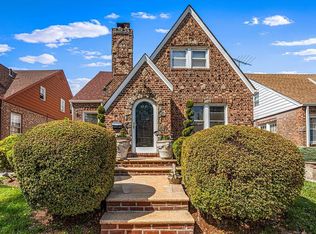 16647 25th Ave, Whitestone, NY 11357