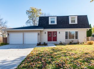 419 Northgate Rd, Lindenhurst, IL 60046