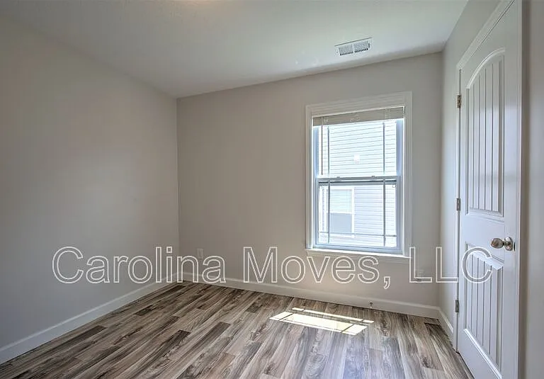 1303 Lindale Pl — Photo 11