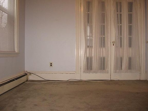 queen size bedroom