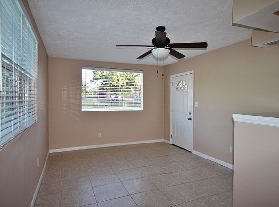 4th image of 218 W 45th St