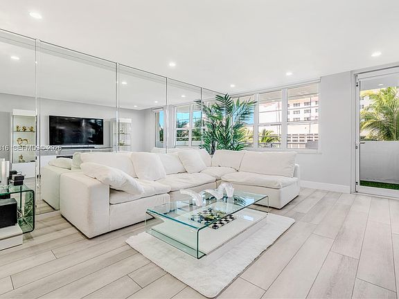 3rd image of 100 Lincoln Rd #323