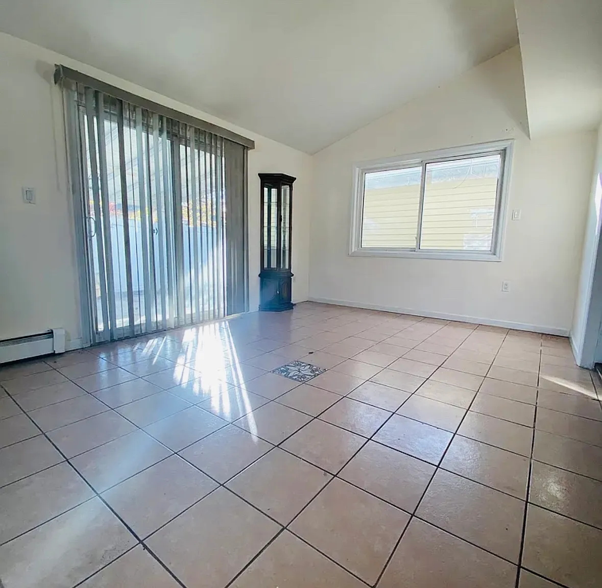 6 bed, 1307 sqft, $4,500 — Photo 3