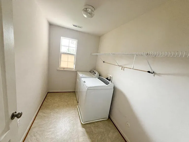 8707 Raleigh Mews — Photo 7