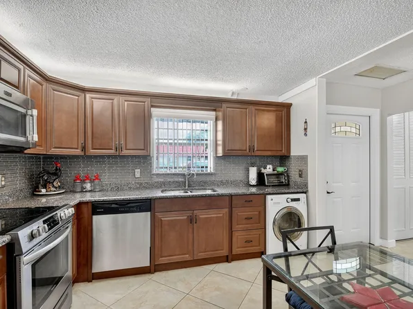 165 Amherst Lane, Lake Worth, FL 33467