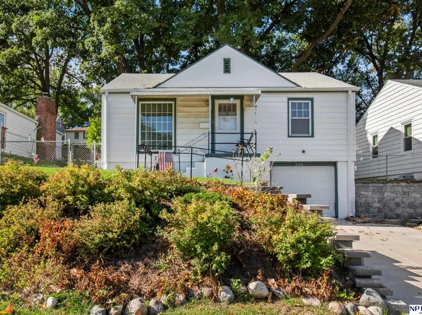 2306 S 48th St, Omaha, NE 68106