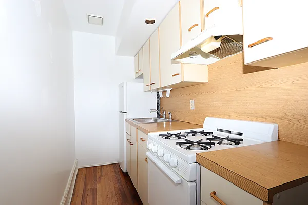 Rented by Nooklyn NYC LLC | media 21