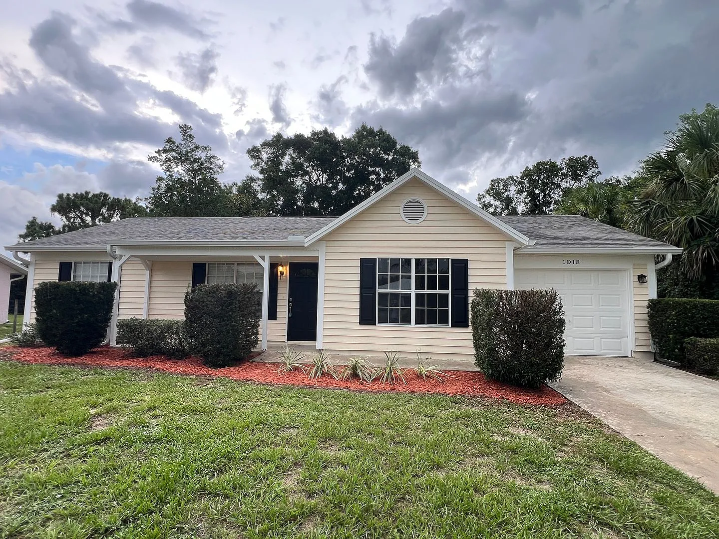 Sebastian Home — Photo 1