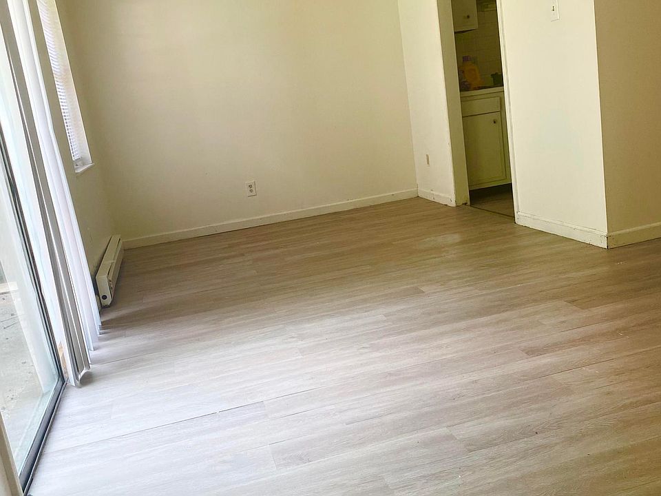 1st image of 1808 Parkwood Ln #15