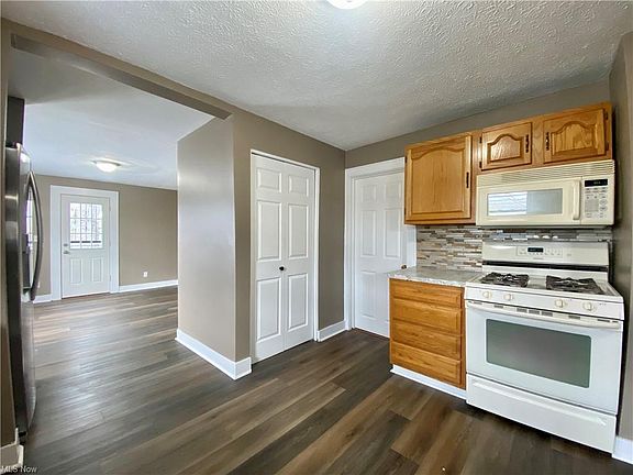 5th image of 934 Allendale Ave