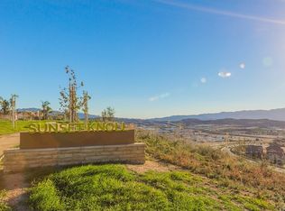 28057 Lakehurst Ave, Santa Clarita, CA 91351