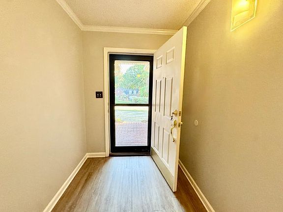 3rd image of 140 Cherry Hill Dr