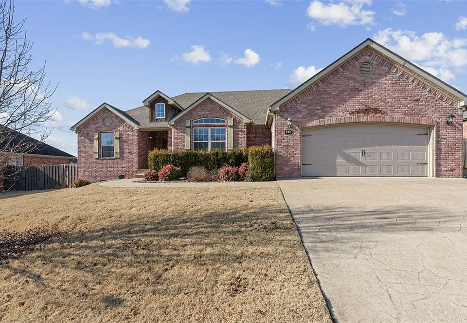 1st image of 570 Sorrento Dr