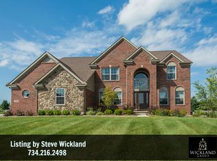 7998 Secretariat Dr, Saline, MI 48176