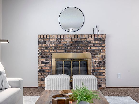 5th image of 506 Surrey Ct