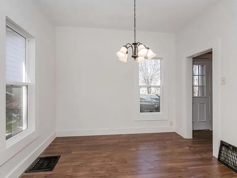 1118 2nd Ave SW — Photo 5