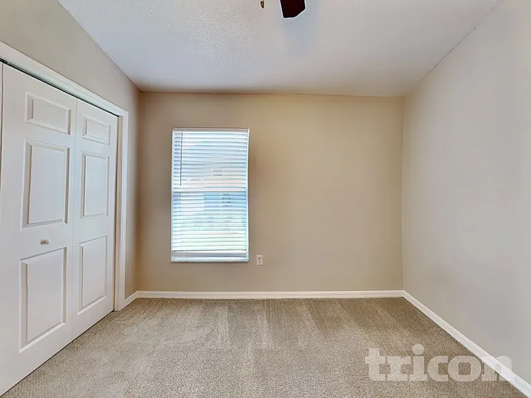 7641 Manor Dr — Photo 11