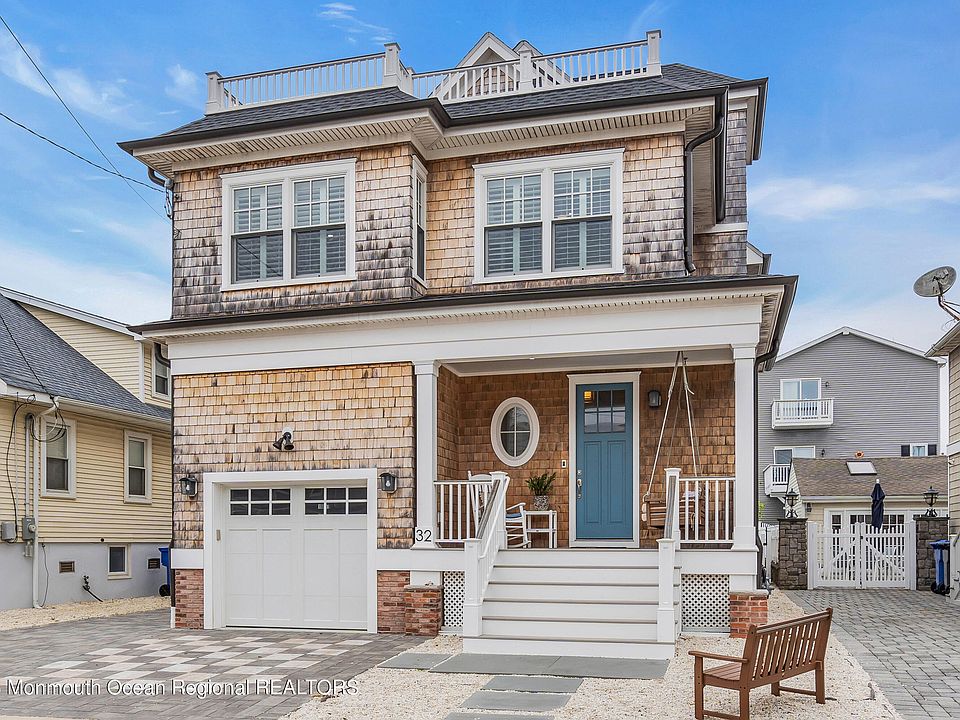 1st image of 32 3rd Ave