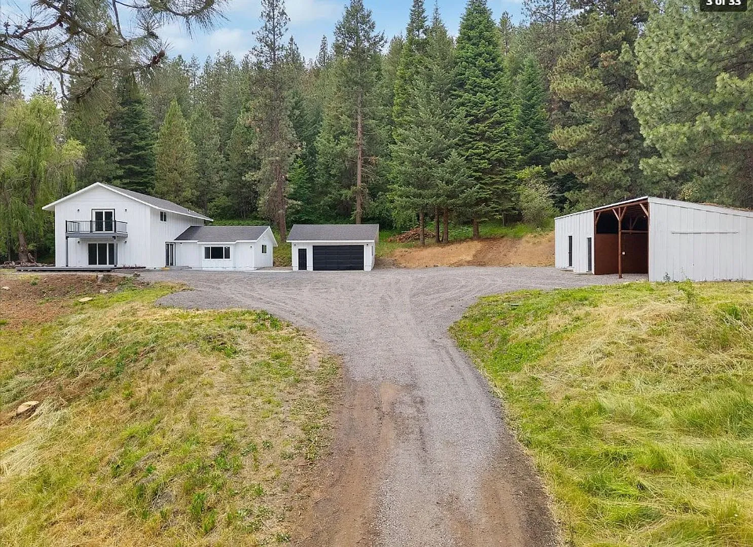 Newly renovated home on 8.9 acres — Photo 3