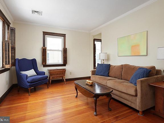 3rd image of 639 E Bayview Ave
