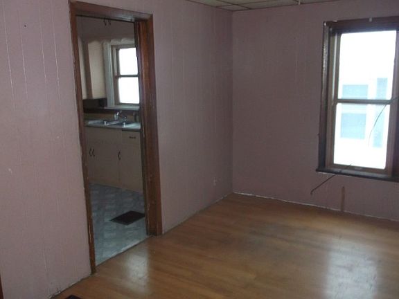 4th image of 731 1st Ave NE