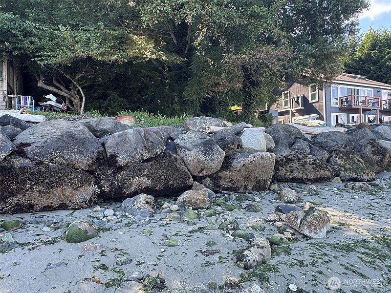 4th image of 10016 SW Bunker Trail