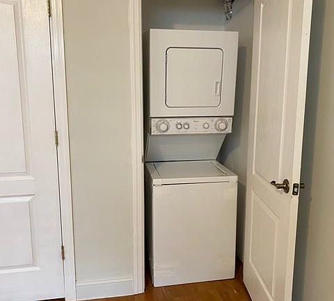 5th image of 52 Jeannette Ave