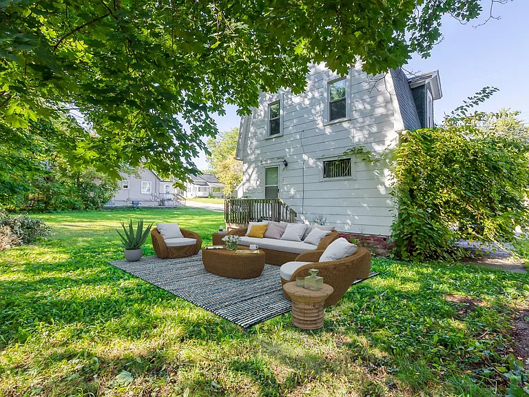 609 Bluff St — Photo 17