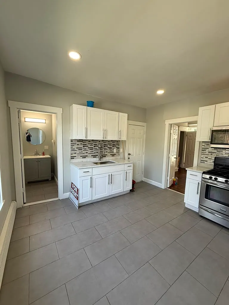 3 bed, $2,200 — Photo 3