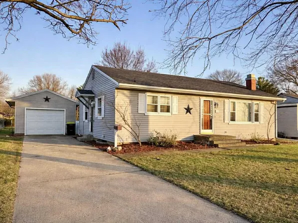 990 Walnut St, Bushnell, IL 61422