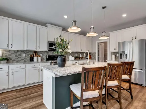 204 Meadows Ct, Woodstock, GA 30189