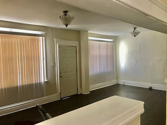 Living room w/vertical blinds